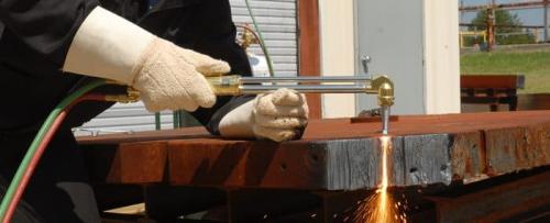 Режем болгаркой металл правильно. Правила резки металла болгаркой 13