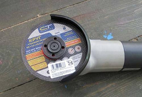 Как резать керамическую плитку болгаркой без сколов. Каким диском резать керамическую плитку болгаркой