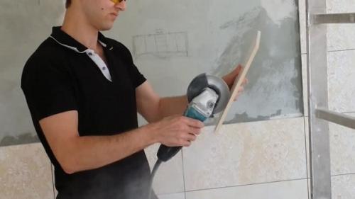 Как распилить плитку болгаркой диском по металлу. Каким диском резать плитку 03