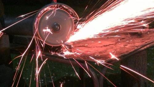 Как правильно резать болгаркой на себя или от себя. Основные правила, которые нужно знать при работе с УШМ