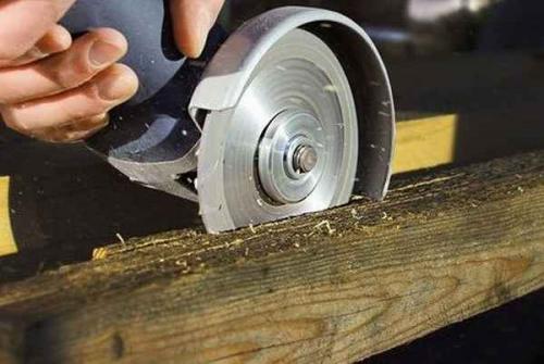 Как правильно пилить или резать болгаркой. Почему болгаркой нельзя резать от себя, и чем это грозит