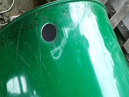 Приварить трубу к бочке. Как врезать кран в железную бочку или в пластиковую емкость