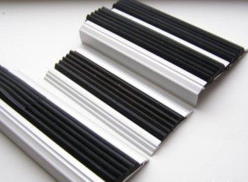 Порог дверной коробки. Виды и функции