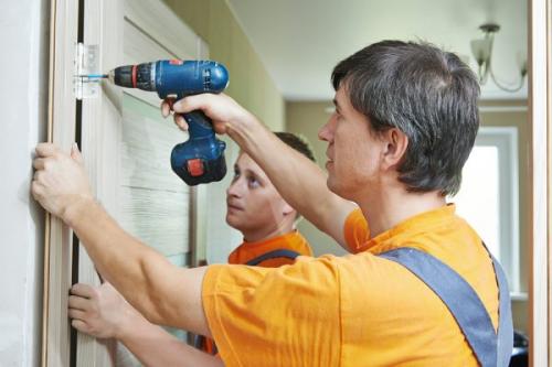 Дюбеля для дверной коробки. Какой крепеж для установки короба двери самый надежный