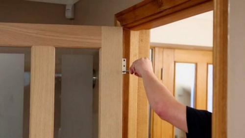 Дюбеля для дверной коробки. Какой крепеж для установки короба двери самый надежный