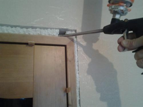 Дюбеля для дверной коробки. Какой крепеж для установки короба двери самый надежный