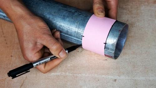 Как соединить круглую трубу с круглой. Процесс подготовки конца большой круглой трубы для соединения с малой квадратной трубой