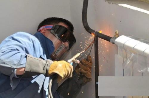 Как заварить трубу с водой электросваркой. Особенности процесса сварки и небольшая инструкция 01 Как заварить трубу с водой электросваркой. Особенности процесса сварки и небольшая инструкция 01