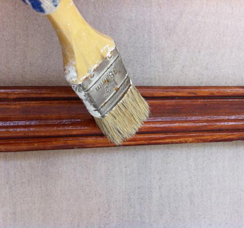 Чем покрыть деревянный плинтус. Как правильно красить плинтус?