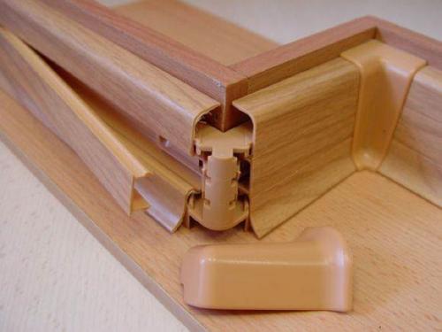 Как сделать внешний угол плинтуса на полу. Монтаж пластикового плинтуса