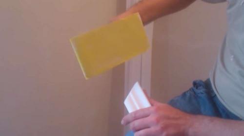 Как клеить потолочный плинтус в углах без стусла. Пошаговая инструкция подгонки плинтуса (внутренний угол)