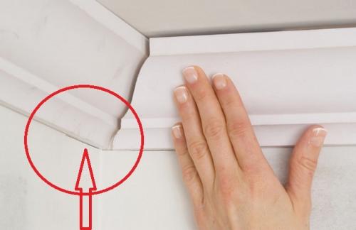 Напольный плинтус до или после обоев. Что сначала красить плинтуса (потолочные, напольные) или клеить обои, как правильно?