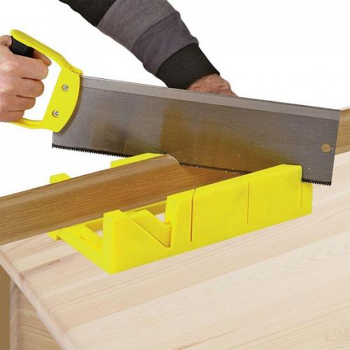 Как использовать стусло для потолочных плинтусов. Как резать потолочный плинтус 28