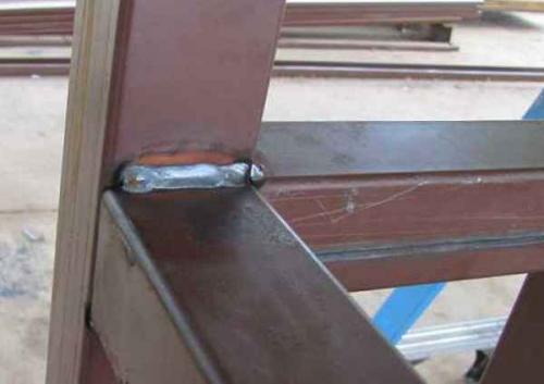 Профильную трубу новичку проще варить с отрывом. Тонкости сваривания профильной трубы