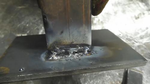 Сварка толстого металла тонким электродом. Процесс приварки тонкостенной профильной трубы к толстому металлу (закладной)