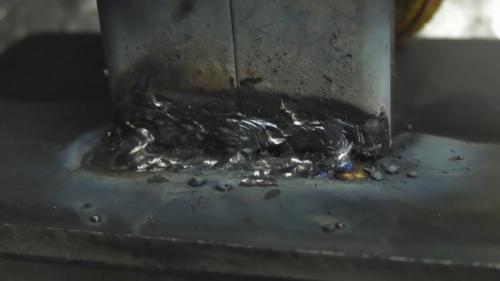 Сварка тонкой профильной трубы. Процесс приварки тонкостенной профильной трубы к толстому металлу (закладной)