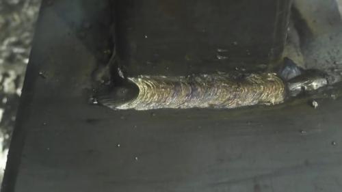 Сварка тонкой профильной трубы. Процесс приварки тонкостенной профильной трубы к толстому металлу (закладной)