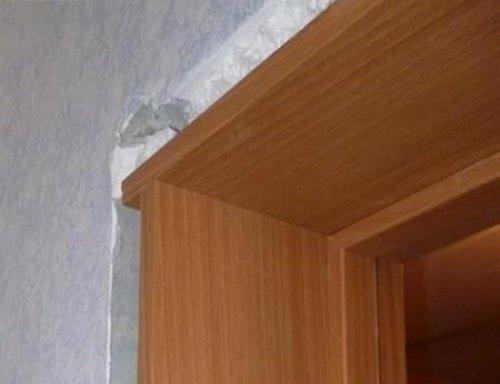 Как и чем запиливать плинтуса и дверные коробки под 45 градусов. Как собрать дверную коробку?