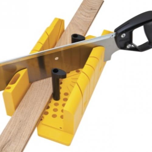 Как правильно сделать угол на деревянном плинтусе. Особенности распила и состыковки деревянного плинтуса 08 Как правильно сделать угол на деревянном плинтусе. Особенности распила и состыковки деревянного плинтуса 08