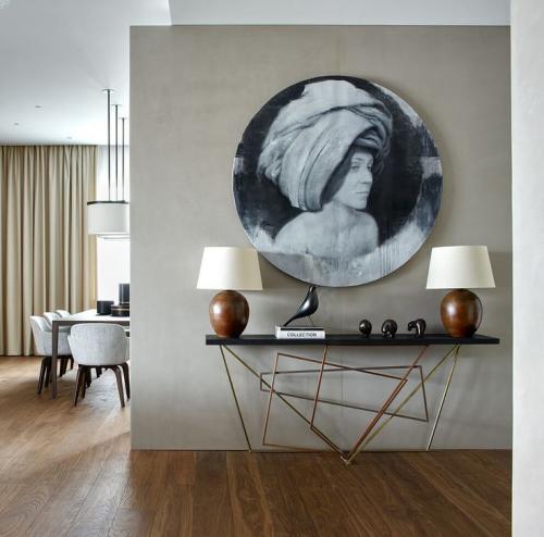 Планка вместо плинтуса. Как оформляют примыкание пола к стене без плинтусов