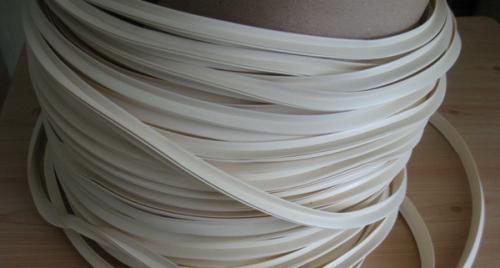 Лента вместо потолочного плинтуса. Цены на маскировочную ленту