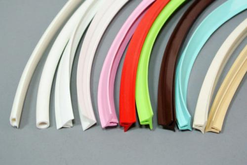 Чем украсить стык между потолком и стеной. Маскировочная лента