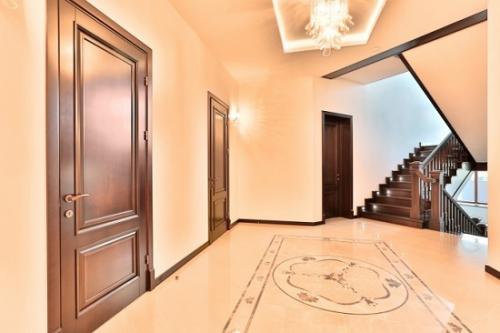 Как выбрать и установить напольные плинтусы. №1. Как выбрать цвет плинтуса?