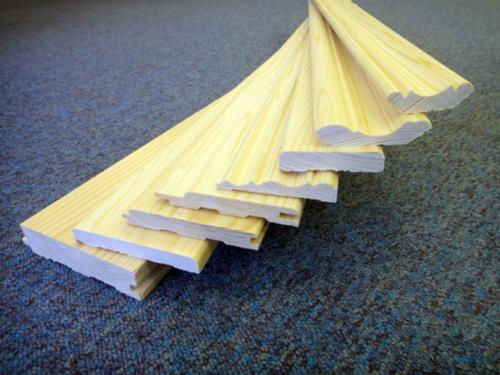 Как крепить деревянный плинтус к потолку. Виды плинтуса