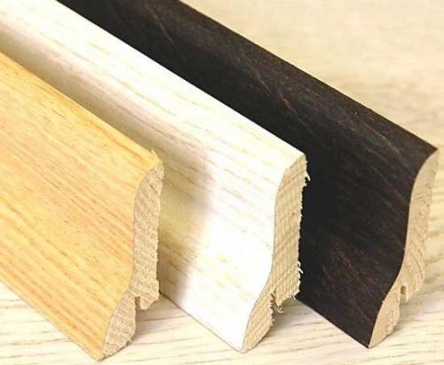 Как крепить деревянный плинтус к потолку. Виды плинтуса