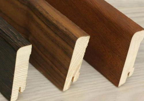 Как крепить деревянный плинтус к потолку. Виды плинтуса