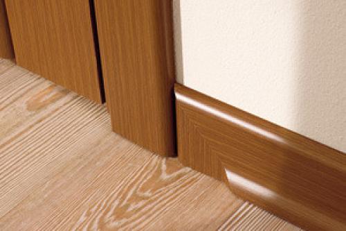 Наличник тоньше плинтуса. Наличники и плинтуса. Как состыковать наличник с плинтусом?