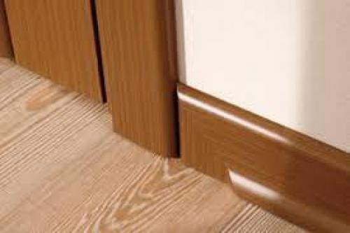 Наличник тоньше плинтуса. Наличники и плинтуса. Как состыковать наличник с плинтусом?