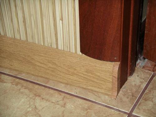 Наличник тоньше плинтуса. Наличники и плинтуса. Как состыковать наличник с плинтусом?