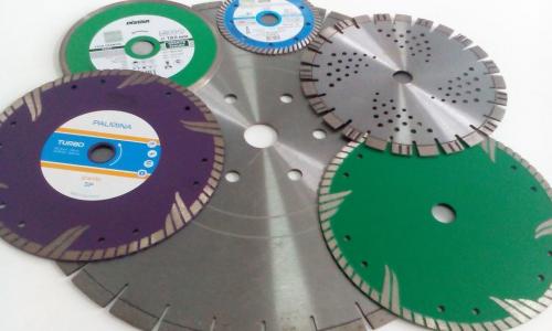 Как резать керамогранит без пыли. Резка болгаркой