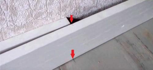 Как соединить три плинтуса в одном углу. Как запилить угол плинтуса на нужном расстоянии