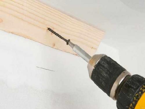 Как клеить потолочный плинтус своими руками. Подготовка самих плинтусов 23