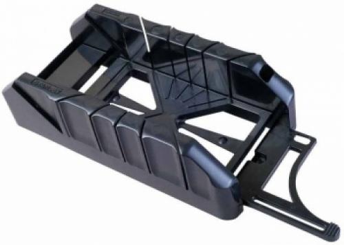 Как вырезать угол плинтуса в ванной. Как вырезать угол потолочного плинтуса с помощью стусла