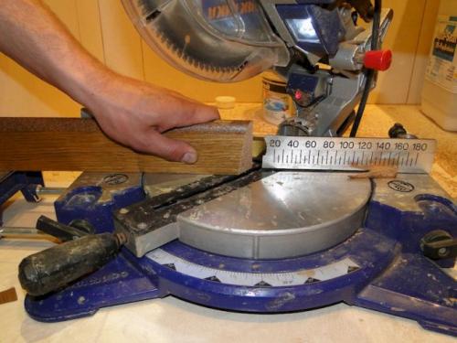 Чем резать плинтус мдф. Что собой представляет МДФ-плинтус