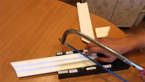 Как резать плинтус напольный. Несколько слов об инструментах и материалах