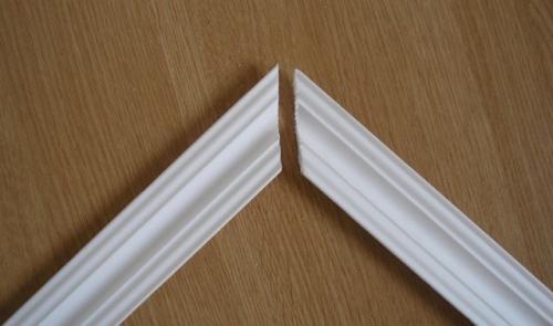 Как правильно подогнать углы потолочного плинтуса. Что нужно знать 14 Как правильно подогнать углы потолочного плинтуса. Что нужно знать 14