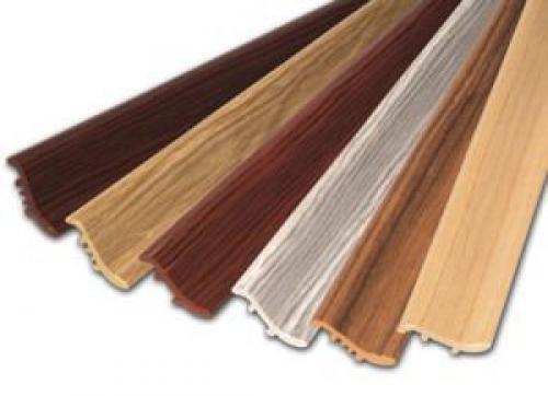 Как обрезать плинтус по 45 град. Основные разновидности напольных плинтусов