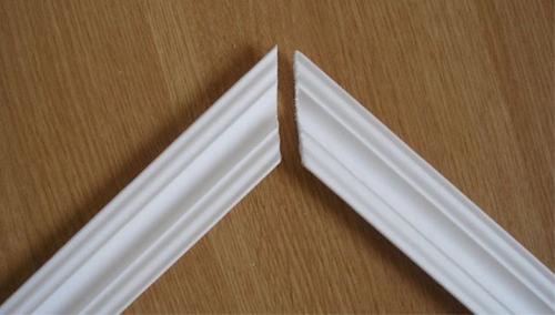 Отрезание потолочного плинтуса стуслом. Как правильно резать потолочный плинтус в углах с помощью стусла? 14 Отрезание потолочного плинтуса стуслом. Как правильно резать потолочный плинтус в углах с помощью стусла? 14