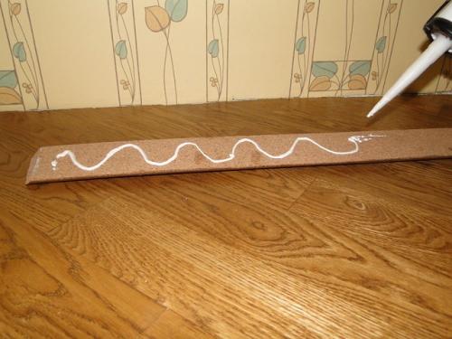 Как соединить 3 плинтуса в углу. Первый стык в комнате 11