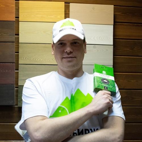 Как соединить 3 плинтуса в углу. Первый стык в комнате 02