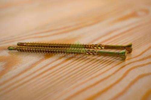 Как соединить 3 плинтуса в углу. Первый стык в комнате 04