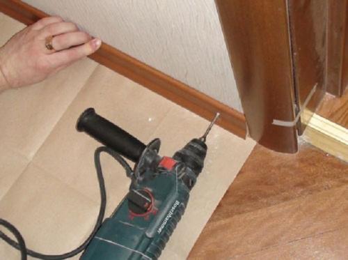 Как делать углы на плинтусах на полу. Какие бывают плинтуса 21