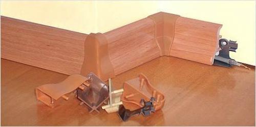 Как состыковать плинтус в углу. О пластике подробнее