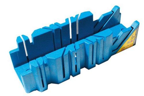 Как стыковать широкий потолочный плинтус в углах.  Монтаж и стыковка без накладок