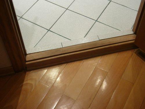 Как установить межкомнатную дверь без порога и с порогом. Правила установки межкомнатных дверей 05 Как установить межкомнатную дверь без порога и с порогом. Правила установки межкомнатных дверей 05