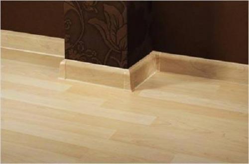 Советы по стыковке плинтуса в углах. Пошаговая инструкция по формированию углов и стыков планок напольных 03